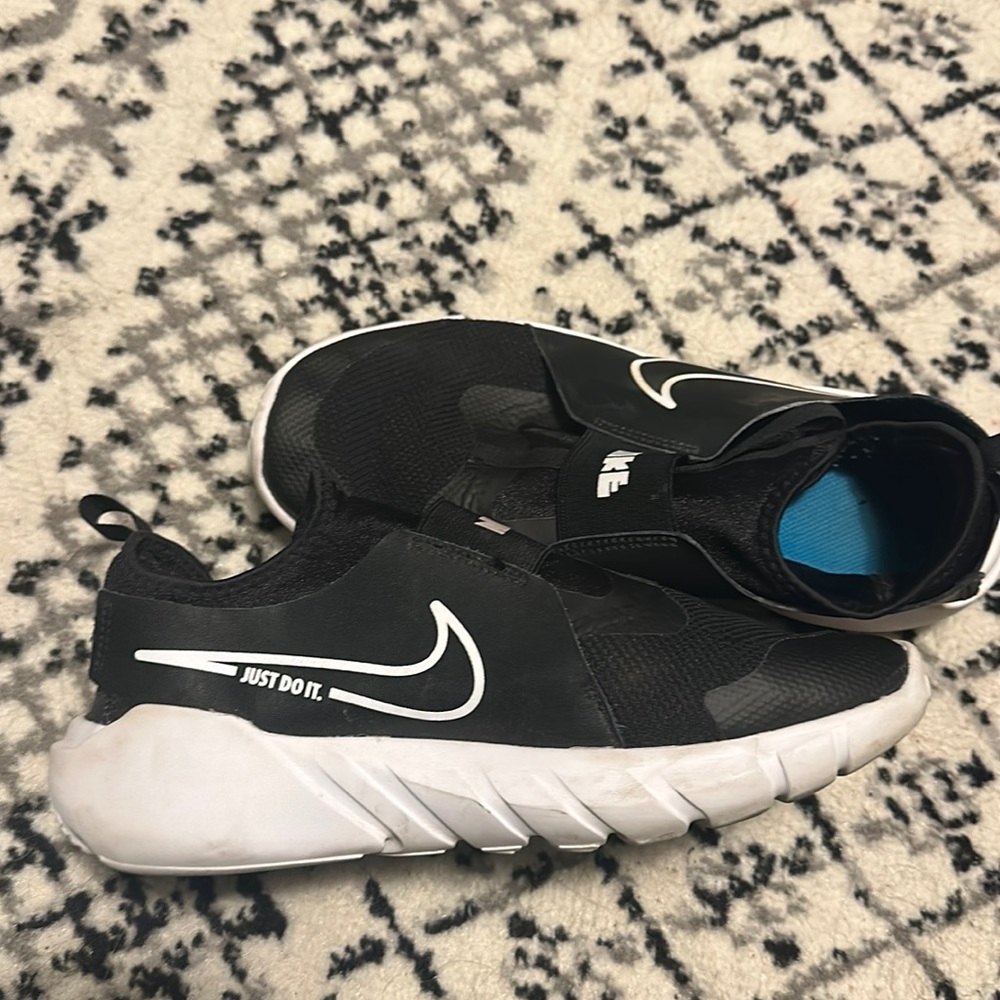 Nike tennis shoes